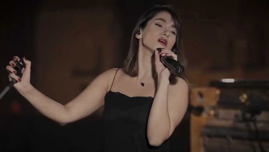 Irán condena a la cantante Parastoo Ahmadi a 74 latigazos por aparecer sin velo en un concierto virtual