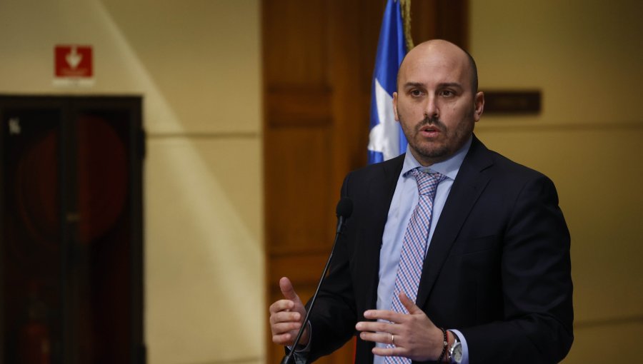 Caso de niños haitianos: Senador Longton acusa que el exdirector de Migraciones "no tenía las competencias para el cargo"