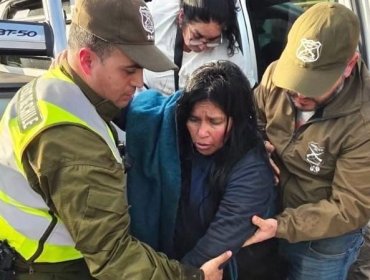 Mujer extraviada hace cinco días fue encontrada con vida en Quellón: se alimentó comiendo raíces y frutos silvestres