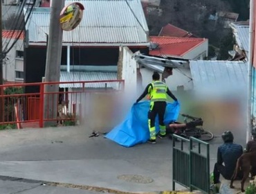 Ciclista fallece tras impactar contra barrera de contención en Valparaíso