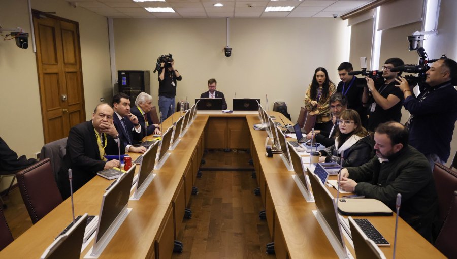 Comisión revisora rechaza la acusación constitucional contra Grau y libelo llega con informe negativo a la Cámara