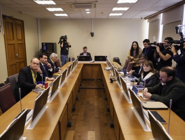 Comisión revisora rechaza acusación constitucionalcontra Grau y líbelo llega con informe negativo a la Cámara