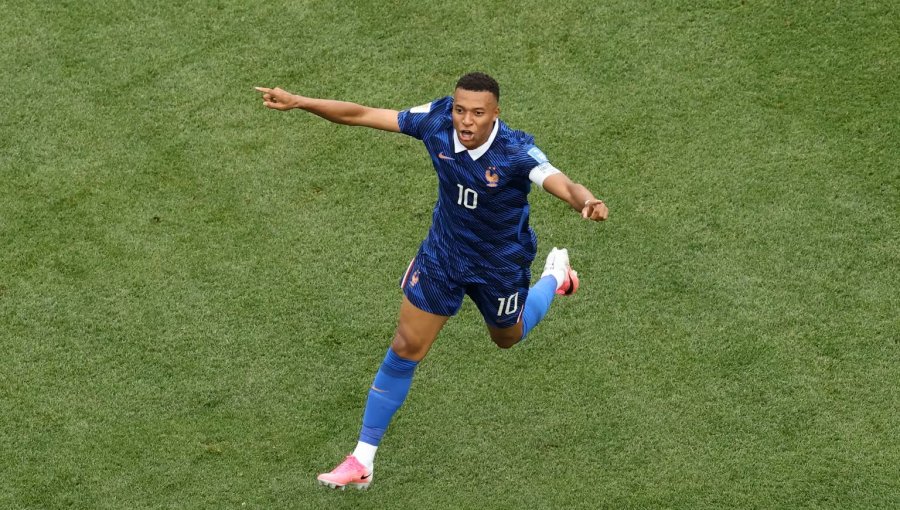 Francia goleó a Irak con dos goles de Kylian Mbappé y clasificó a dieciseisavos del Mundial
