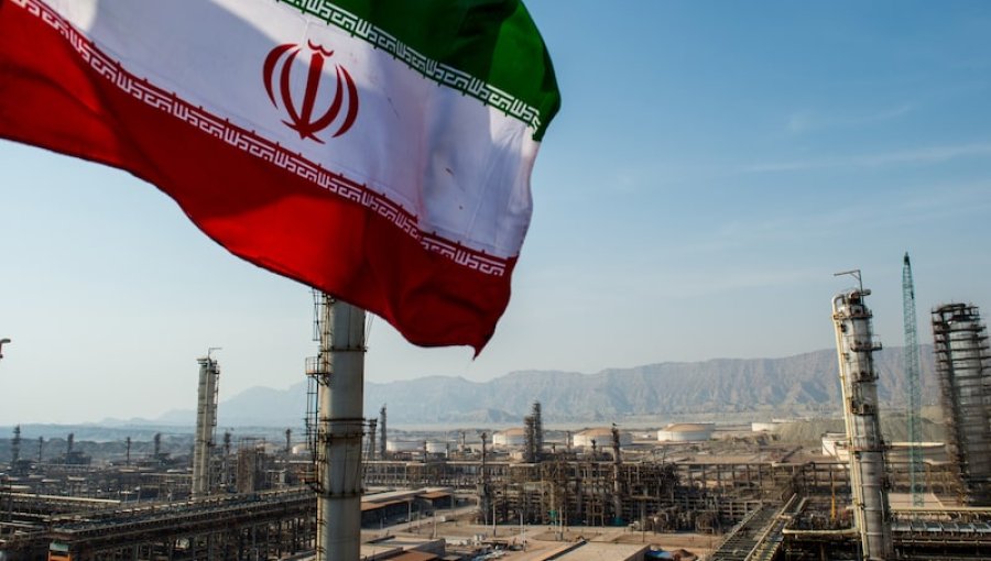 EE.UU. autoriza la venta de petróleo iraní durante dos meses ante avance de las negociaciones