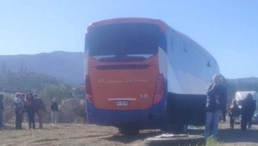 Conmoción en Casablanca por accidente fatal en ruta a San Antonio: dos fallecidos y seis lesionados deja violenta colisión frontal