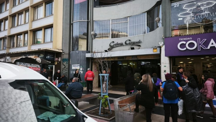Desbaratan depósito clandestino de ropa falsificada en pleno centro de Viña del Mar: dos personas fueron detenidas