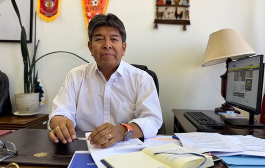Senador Velásquez propone crear registros públicos para identificar a empresarios y profesionales que cometan estafas