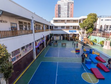 Trabajadores de la Escuela San Ignacio de Valparaíso critican cierre del establecimiento: “Nos fallaron a toda la comunidad”