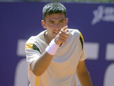 Tomás Barrios brilla ante un local y queda a un solo triunfo de clasificar al cuadro principal de Wimbledon