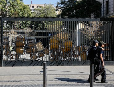 Duro revés a Ley Escuelas Protegidas: TC elimina revisión de mochilas sin orden fiscal