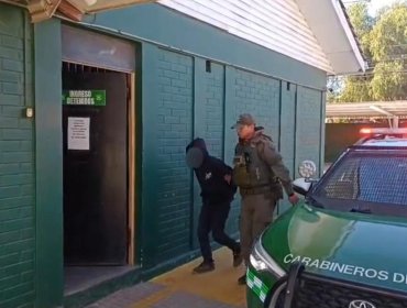 Carabineros de franco repelen encerrona en Maipú y detienen a dos menores con amplio prontuario