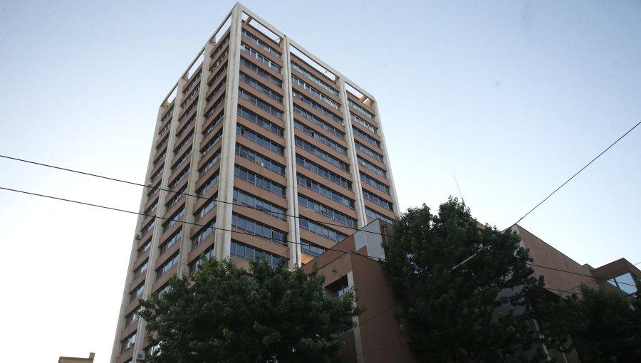 Gobernador Mundaca confirma financiamiento para el estudio que definirá el futuro del edificio Esmeralda de Valparaíso
