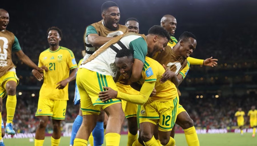 Sudáfrica derrotó a República de Corea y por primera vez superó la fase de grupos de un Mundial