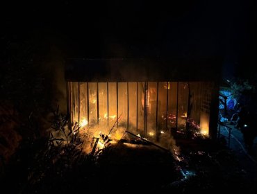 Incendio destruye una vivienda de material ligero en toma de Placilla de Peñuelas
