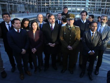 Con uniforme institucional y entre peticiones de indulto: Excapitán Carvajal se entrega para cumplir condena por trauma ocular