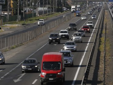 Proyectan la salida de más de 400 mil vehículos de la región Metropolitana por fin de semana largo