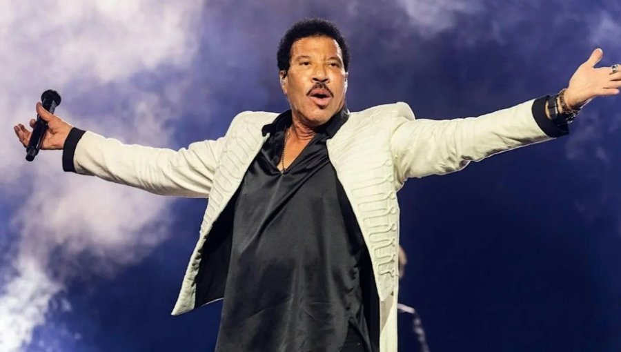 Lionel Richie suspende concierto en Estados Unidos tras sufrir problemas de salud sobre el escenario