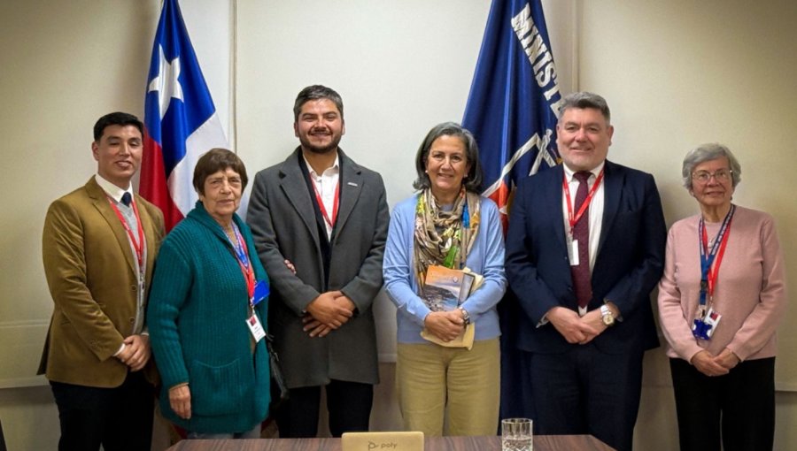 Comitiva parlamentaria-municipal pide a Ministra de Salud priorizar Hospital de La Ligua