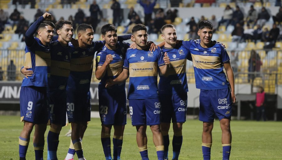 Everton golea a D. Copiapó en el Sausalito y logra su primer triunfo en la Copa Chile