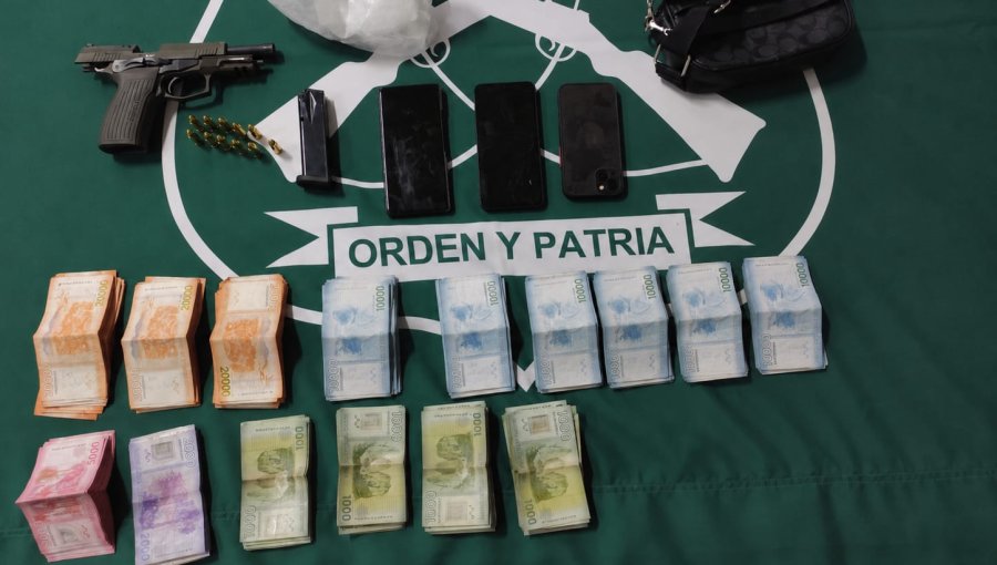 Persecución desde Quilicura a Providencia termina con dos detenidos, un arma y más de $4 millones incautados
