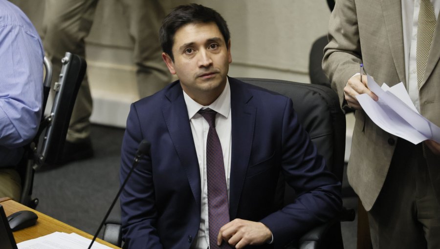 Fiscalía de Aysén acusa formalmente al senador Calisto por "asesorías fantasmas" y fraude al Fisco de más de $100 millones