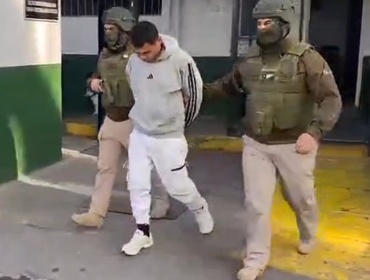 OS-9 detiene a sospechoso de provocar incendio en edificio de Santiago