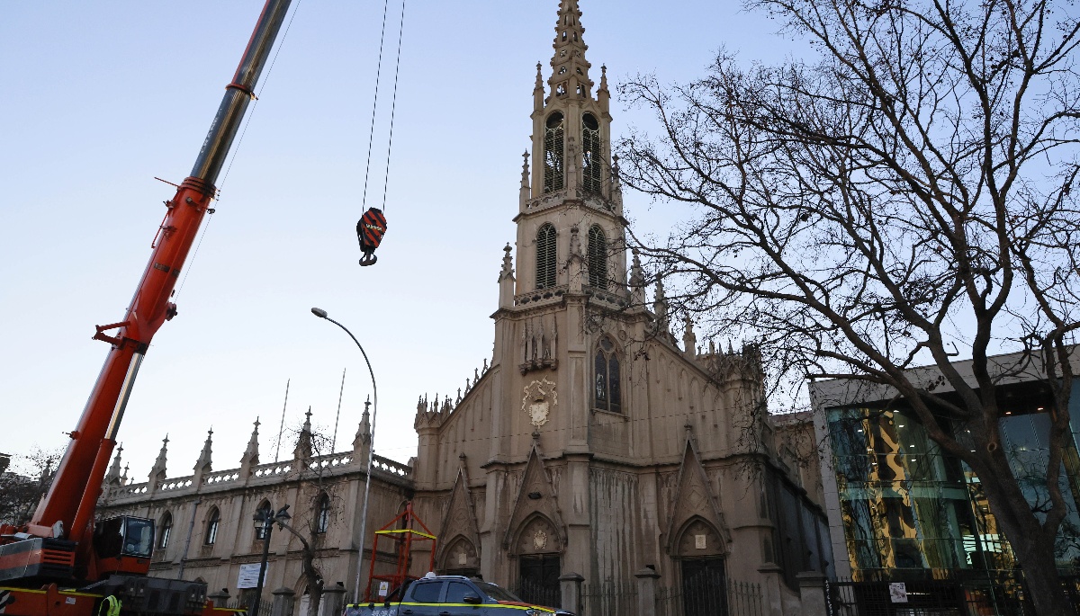 Viña del Mar: The Carmelitas church cross removed by risk after earthquake - 124; Puranoticia.cl