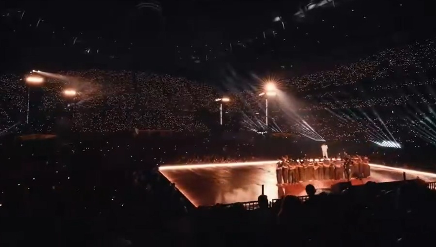 Bad Bunny detiene concierto en Londres para enviar apoyo a Venezuela