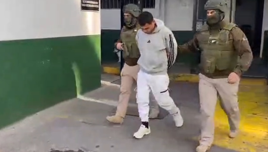 OS-9 detiene a sospechoso de provocar incendio en edificio de Santiago