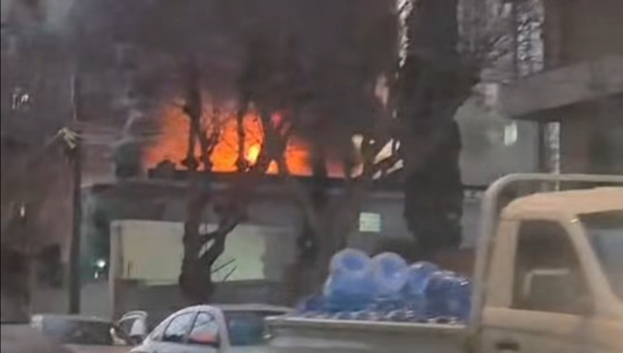 Incendio consumió una vivienda en la intersección de 4 Norte con 4 Poniente en Viña del Mar