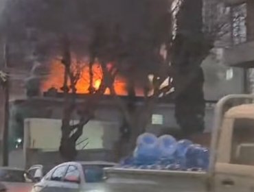 Incendio consumió una vivienda en la intersección de 4 Norte con 4 Poniente en Viña del Mar