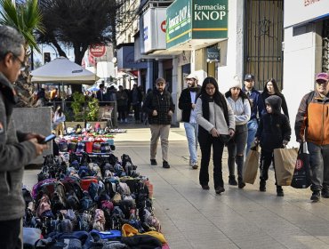 Comerciantes de Viña del Mar reconocen que el desempleo se percibe a diario en el centro: "Se ve bastante gente buscando trabajo y no hay"