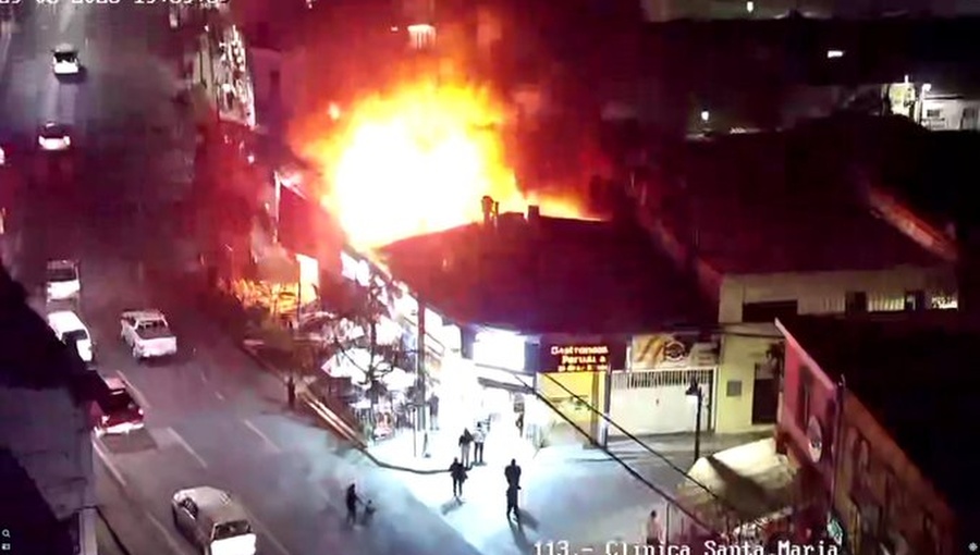 Mueren dos adultos mayores por explosión e incendio en el Barrio Bellavista de Providencia