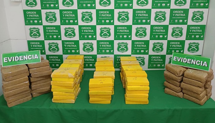 Incautan 231 kilos de cocaína y pasta base desde vehículo abandonado en ruta de Taltal