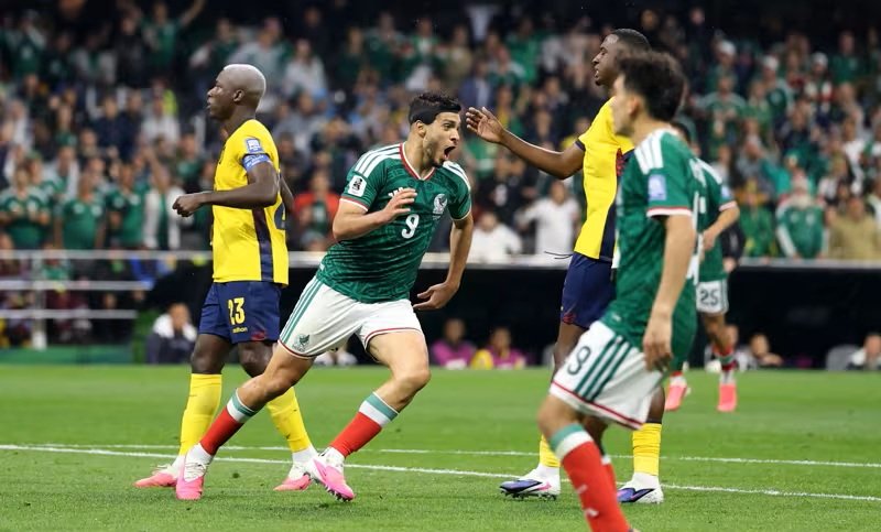 México derrotó con autoridad a Ecuador y selló su pase a octavos de final del Mundial