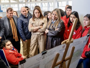 Ministra del Deporte cuestiona millonaria obra inconclusa en Quilpué y exige avanzar en recuperación de piscina abandonada