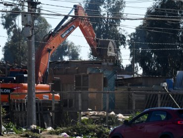Académico llama a crear planes de ciudad tras expropiación de la megatoma de San Antonio: “No pueden ser soluciones a la rápida”