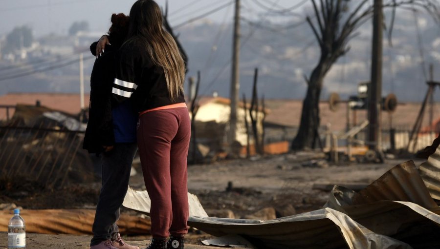 Damnificados del megaincendio en Viña del Mar acuden a la ministra Chomalí clamando por atenciones en salud mental