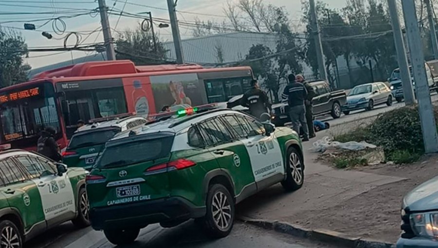 Cuatro detenidos deja persecución policial que terminó con un vehículo colisionando contra un bus en Quilicura