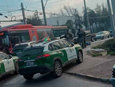 Cuatro detenidos deja persecución policial que terminó con un vehículo colisionando contra un bus en Quilicura