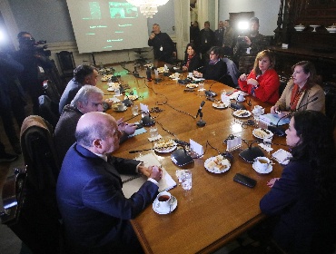 Senado y Ministro de Hacienda conforman mesa transversal para destrabar acuerdo por proyecto de reconstrucción