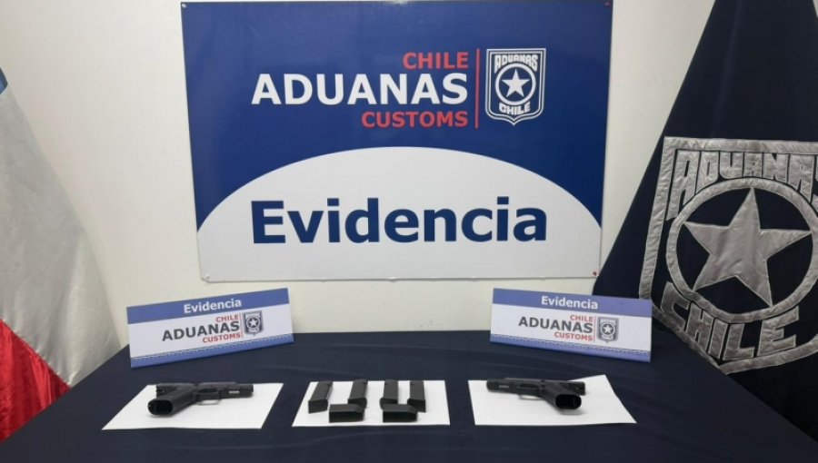 Descubren pistolas y cargadores ocultos en el baño de un bus internacional que ingresaba a Chile por Los Libertadores