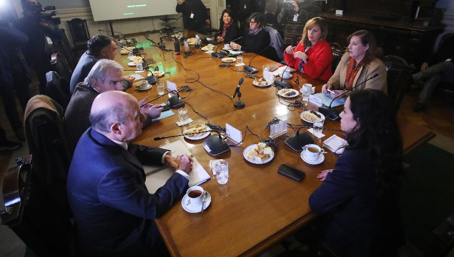Senado y Ministro de Hacienda conforman mesa transversal para destrabar acuerdo por proyecto de reconstrucción