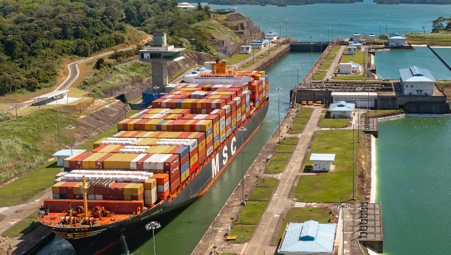 Trump advierte a China que su país no permitirá que controlen el Canal de Panamá