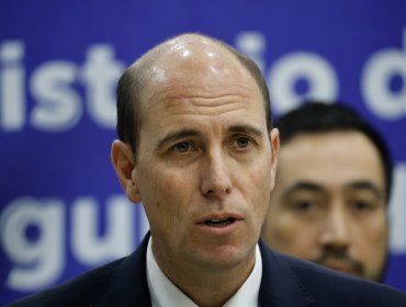 Ministro Arrau evitó emitir un "juicio de valor" sobre dictamen de Contraloría que determinó que Steinert excedió sus facultades
