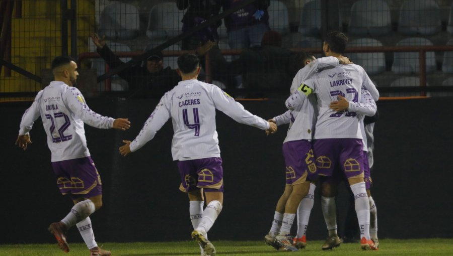 D. Concepción derrota a Huachipato en los descuentos y lidera su grupo en la Copa Chile