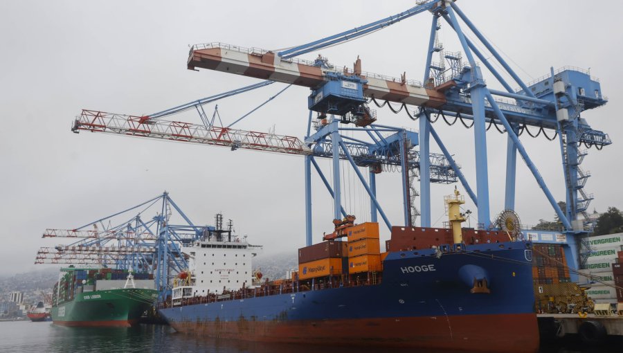 Puertos de la región de Valparaíso lideran las importaciones en Chile pese a caída del 9% en la carga movilizada durante mayo