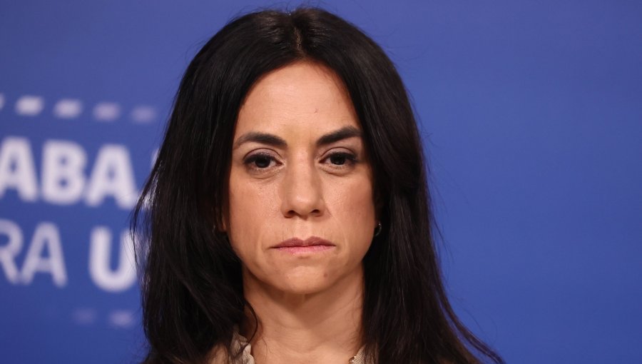 Presidenta del Senado espera que en la oposición "no se cambien la chaqueta" ante eventual acusación constitucional contra Steinert