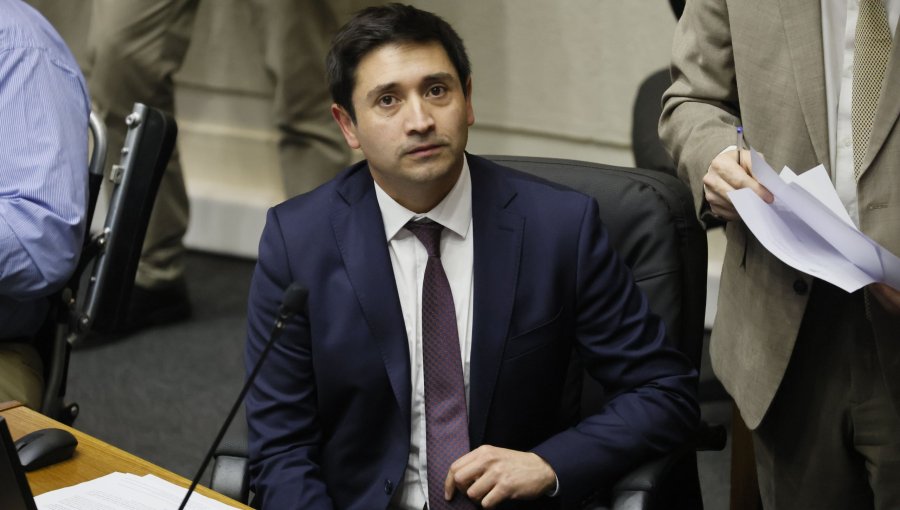 Fiscalía de Aysén abre nueva investigación contra el senador Calisto por presunto soborno al exfiscal Palma