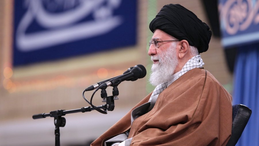 Irán lanza dura advertencia a EE.UU. e Israel ante posibles ataques durante funeral del exlíder supremo Alí Jamenei